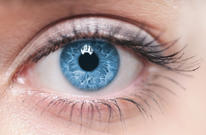 Голубое око человека 